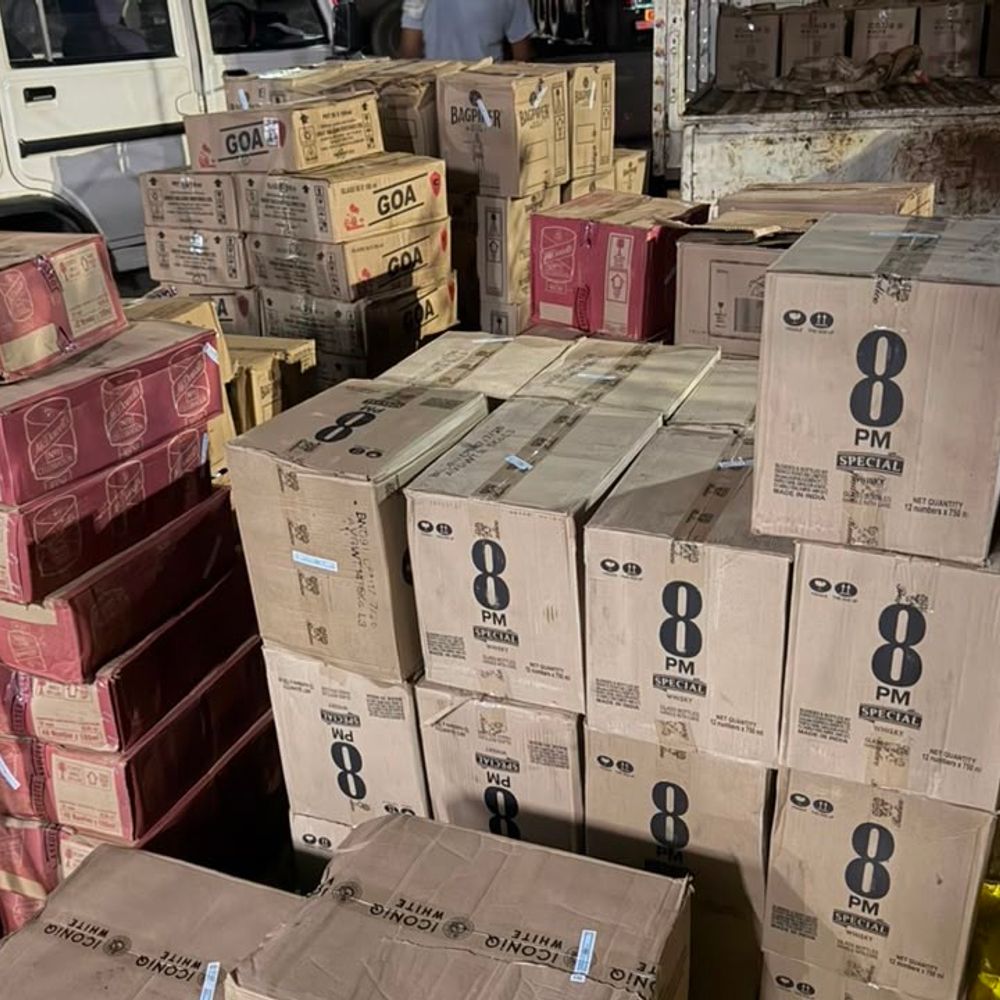 जबलपुर में 25 लाख की अवैध शराब जब्त:पिकअप से 192 पेटी अंग्रेजी शराब मिली; पुलिस, क्राइम ब्रांच और साइबर सेल ने दो आरोपी पकड़े