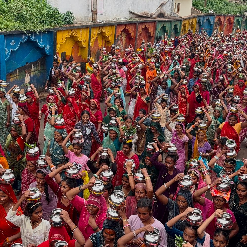 विधायक मधु गेहलोत की कलश यात्रा में अव्यवस्था:कई महिलाओं के गहने चोरी, धक्का-मुक्की में 12 लोग घायल; बैजनाथ मंदिर में हुआ जलाभिषेक
