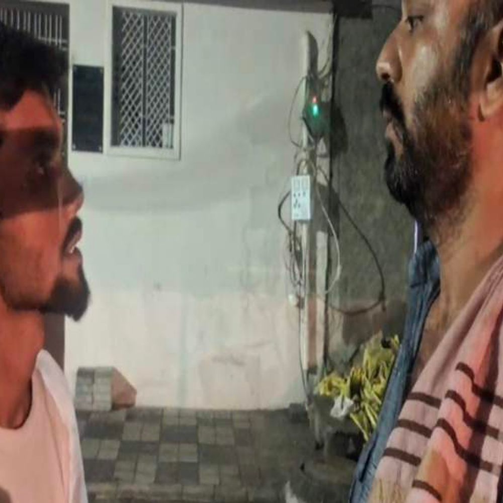
                 इंदौर में फ्रूट व्यापारी पर दोबारा हमला:हमला करने पहुंचे दो युवक, बाइक छोड़कर भागे; एक दिन पहले शिकायत पर एनसीआर दर्ज की थी 
            
