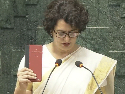 प्रियंका गांधी के खिलाफ ऑनलाइन पिटीशन:38 देशों के साइंटिस्ट समेत 14 हजार लोगों ने माफी की मांग की; IIT मद्रास डायरेक्टर को गौमूत्र एक्सपर्ट कहा था