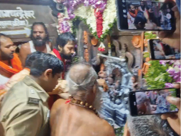 
                 उज्जैन में नागचंद्रेश्वर मंदिर की बुकिंग शुरू:300 रुपए लगेगा शीघ्र दर्शन शुल्क; 11 स्लॉट में चुन सकेंगे दर्शन का समय 
            