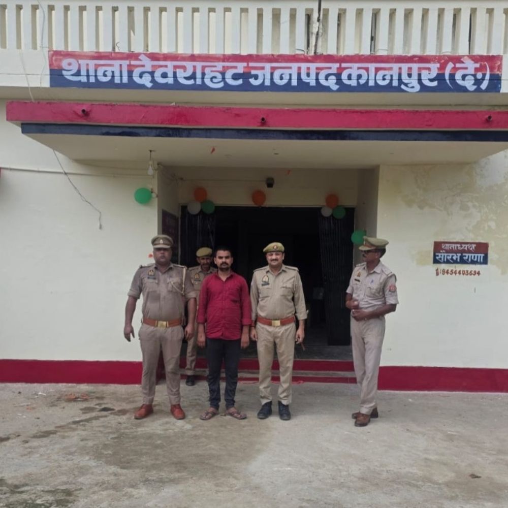 कानपुर देहात में 25 हजार का इनामी गैंगस्टर गिरफ्तार:तीन थानों में दर्ज हैं 6 मुकदमें, छह महीने से फरार चल रहा था