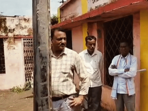 SDM ने स्कूलों के निरीक्षण किया,2 प्रधान पाठक नदारद:नोटिस जारी किया, टॉयलेट गंदे मिले जताई नाराजगी; सुधार के निर्देश दिए