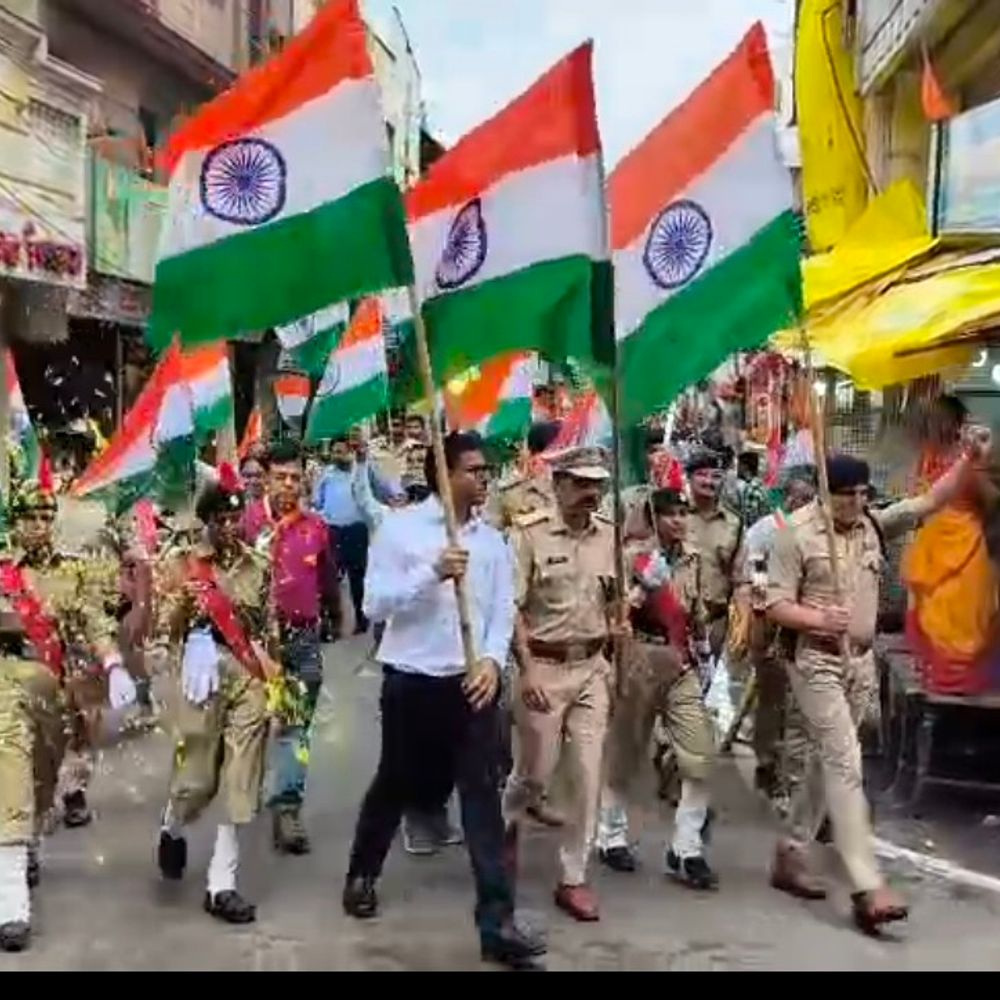 धार में हर घर तिरंगा अभियान के तहत निकली रैली:कलेक्टर-एसपी समेत सैकड़ों लोगों ने लिया हिस्सा, भारत माता जय के लगे नारे