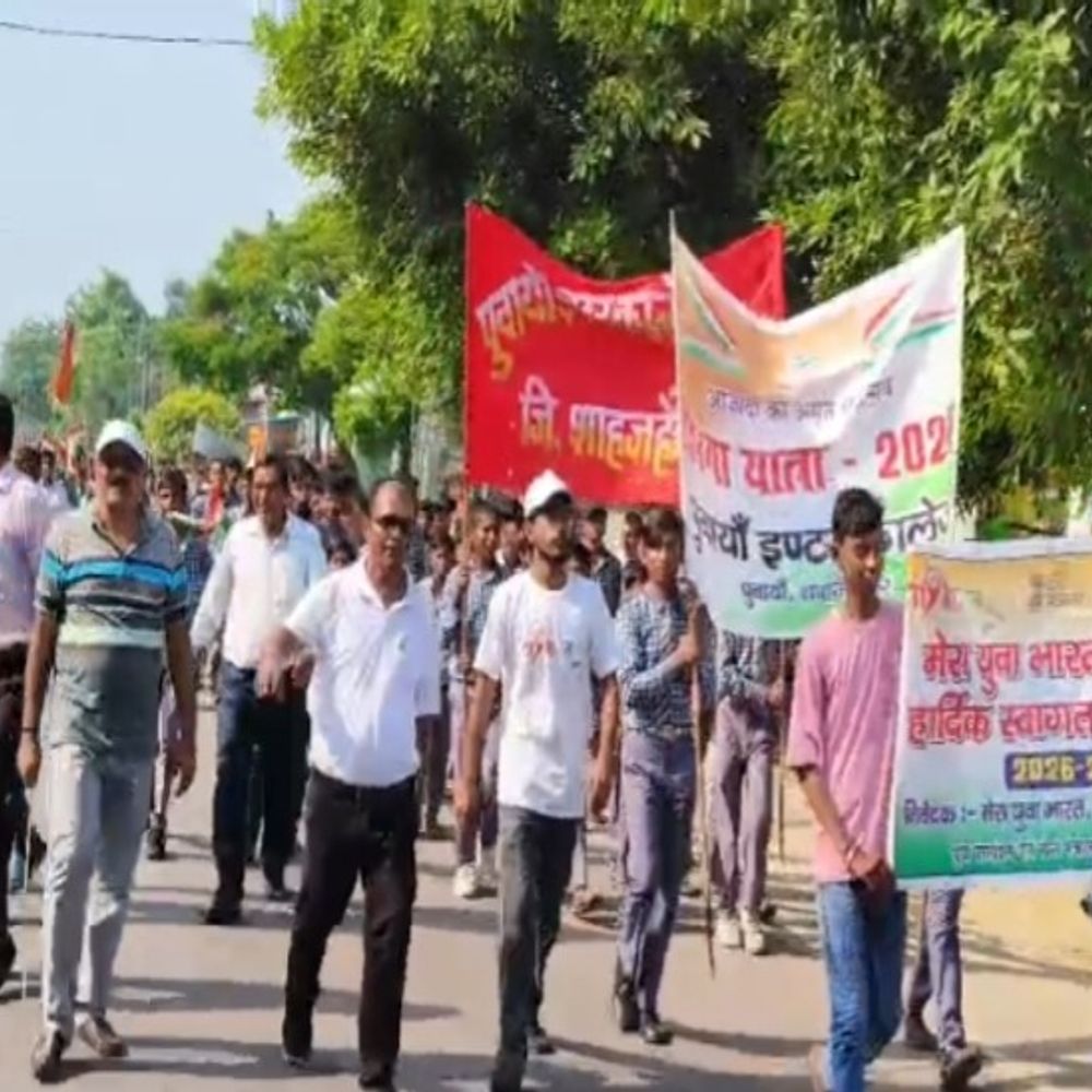 शाहजहांपुर में 1200 बच्चों ने निकाली तिरंगा यात्रा:तीन दिन चलेगा 'हर घर तिरंगा' अभियान, लोगों से की अपील