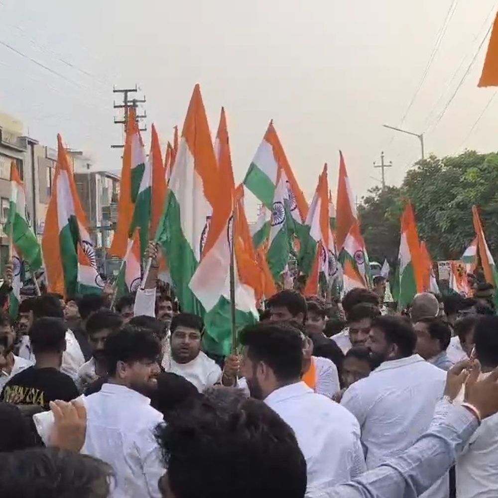 तिरंगा यात्रा में सुधांशु त्रिवेदी का विपक्ष पर हमला:ग्रेटर नोएडा में बोले- जंतर-मंतर पर छात्रों के झंडाबरदार झारखंड पर नहीं बोल रहे