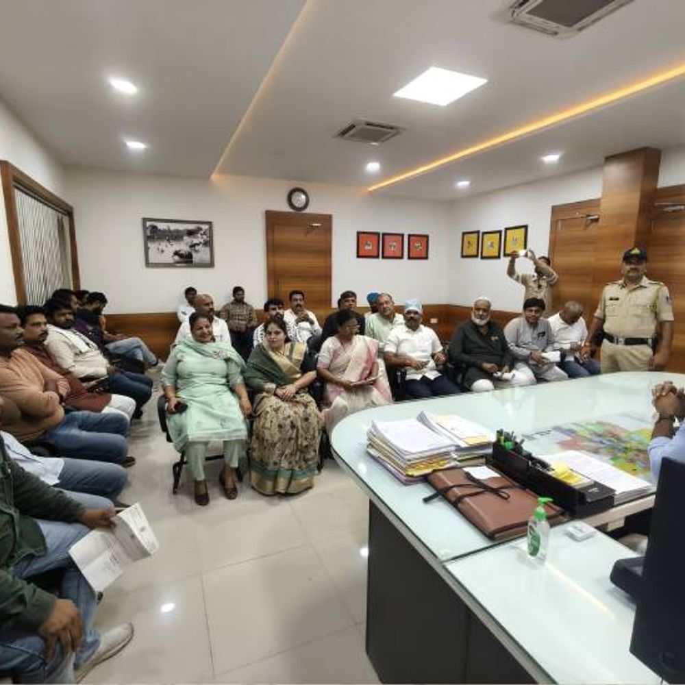 
                 नामांतरण घोटाले से गड्ढों तक:कांग्रेस ने निगम कमिश्नर को घेरा:2 महीने बाद भी दोषियों पर कार्रवाई नहीं, घटिया पेंचवर्क करने वाले ठेकेदारों पर पेनल्टी की मांग 
            
