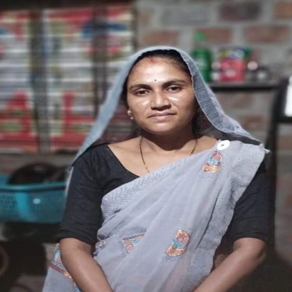 
                 पति-बच्चों के साथ इंदौर आ रही महिला बाइक से गिरी:सिर में लगी चोट, इलाज के दौरान अस्पताल मे तोड़ा दम 
            