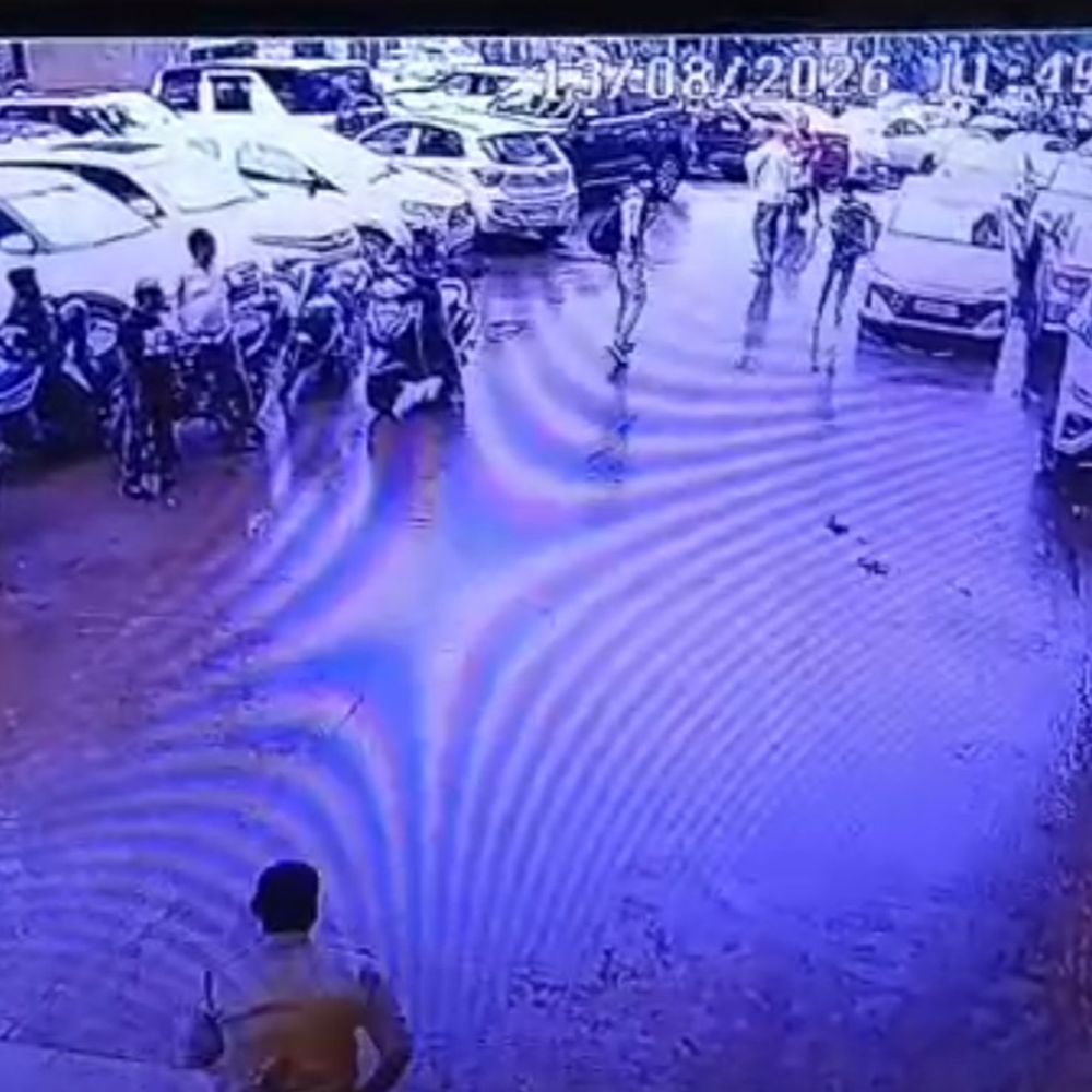 
                 भोपाल जेल का बंदी प्रहरी को पीट कर फरार:इलाज के लिए हमीदिया अस्पताल लाया गया था, एक दिन पहले ही जेल भेजा गया था 
            