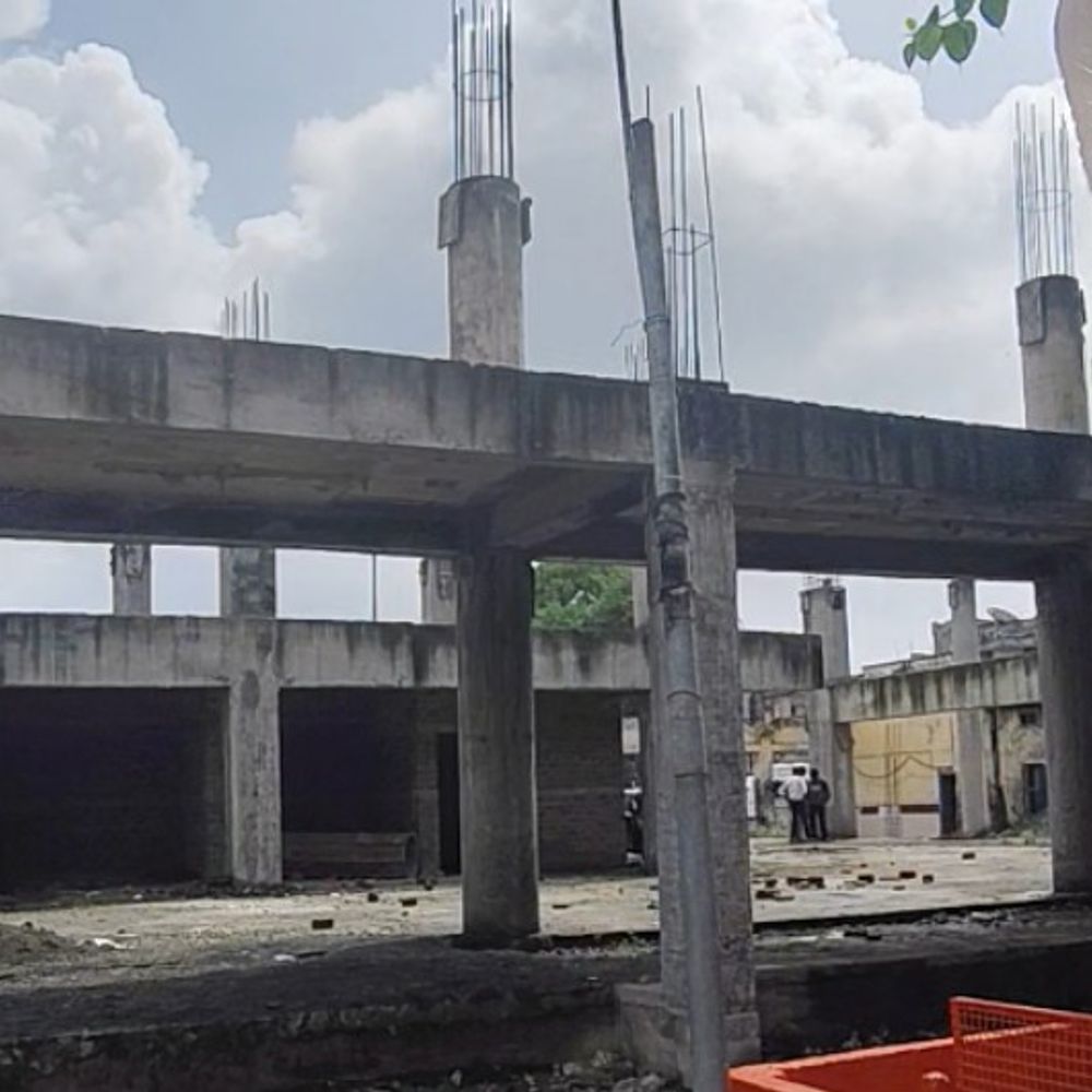 ₹9.71 करोड़ का बस स्टैंड 1191 दिन बाद भी अधूरा:धार में 2023 में भूमिपूजन हुआ, 2024 तक पूरा होना था काम; महीनों से निर्माण बंद