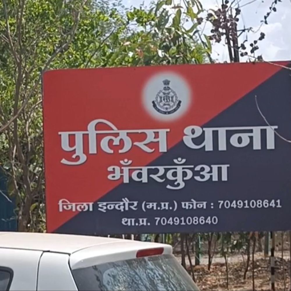
                 इंदौर में शादी का झांसा देकर महिला से रेप:आरोपी ने लिव-इन में रहने के दौरान बनाए फोटो-वीडियो, रुपए ऐंठे; वायरल करने की धमकी भी दी 
            