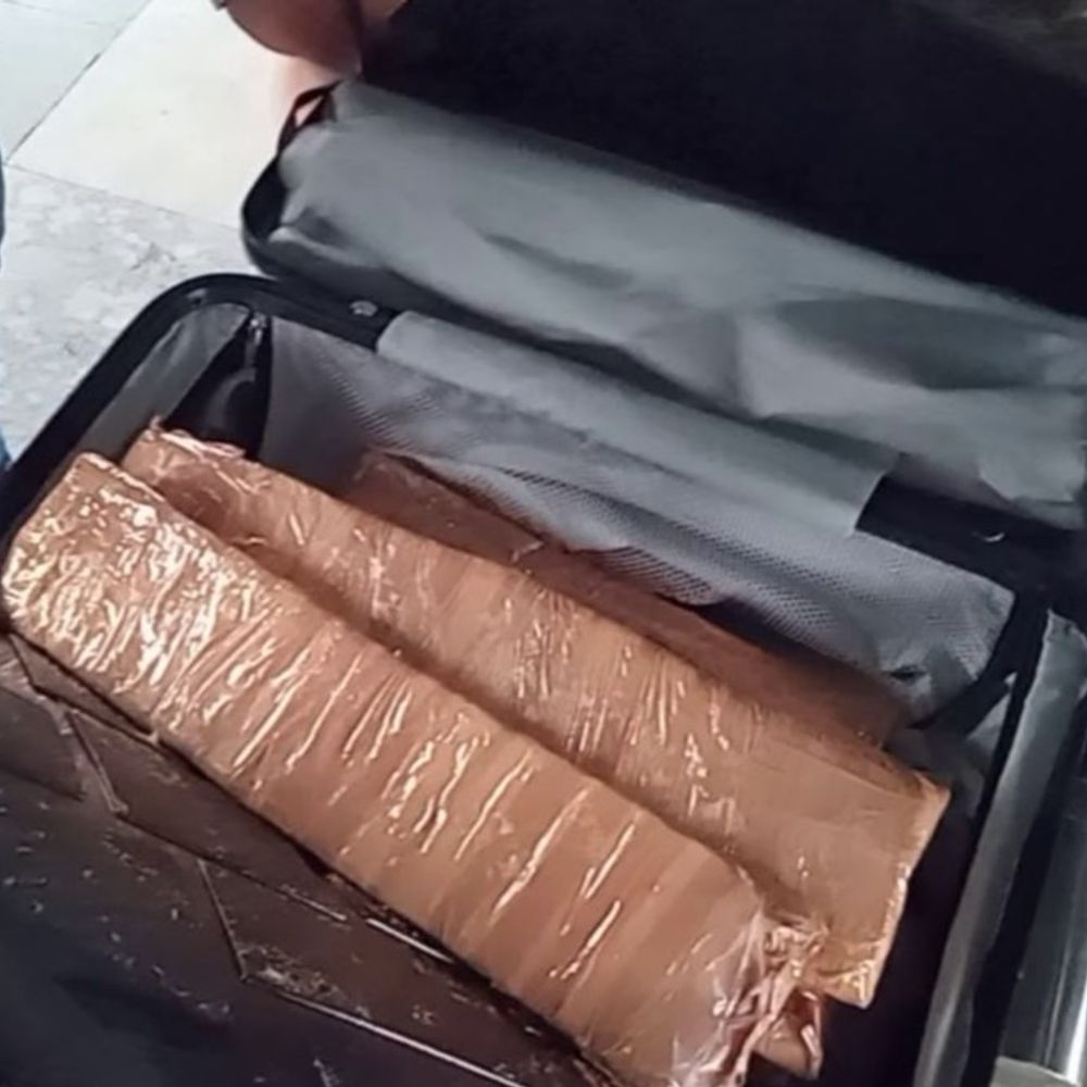 
                 भोपाल रेलवे स्टेशन पर पकड़ाया 6.325 KG मेथामफेटामाइन:नई दिल्ली से बेंगलुरू जा रही महिला ने ट्रॉली बैग में छिपा रखा था 
            