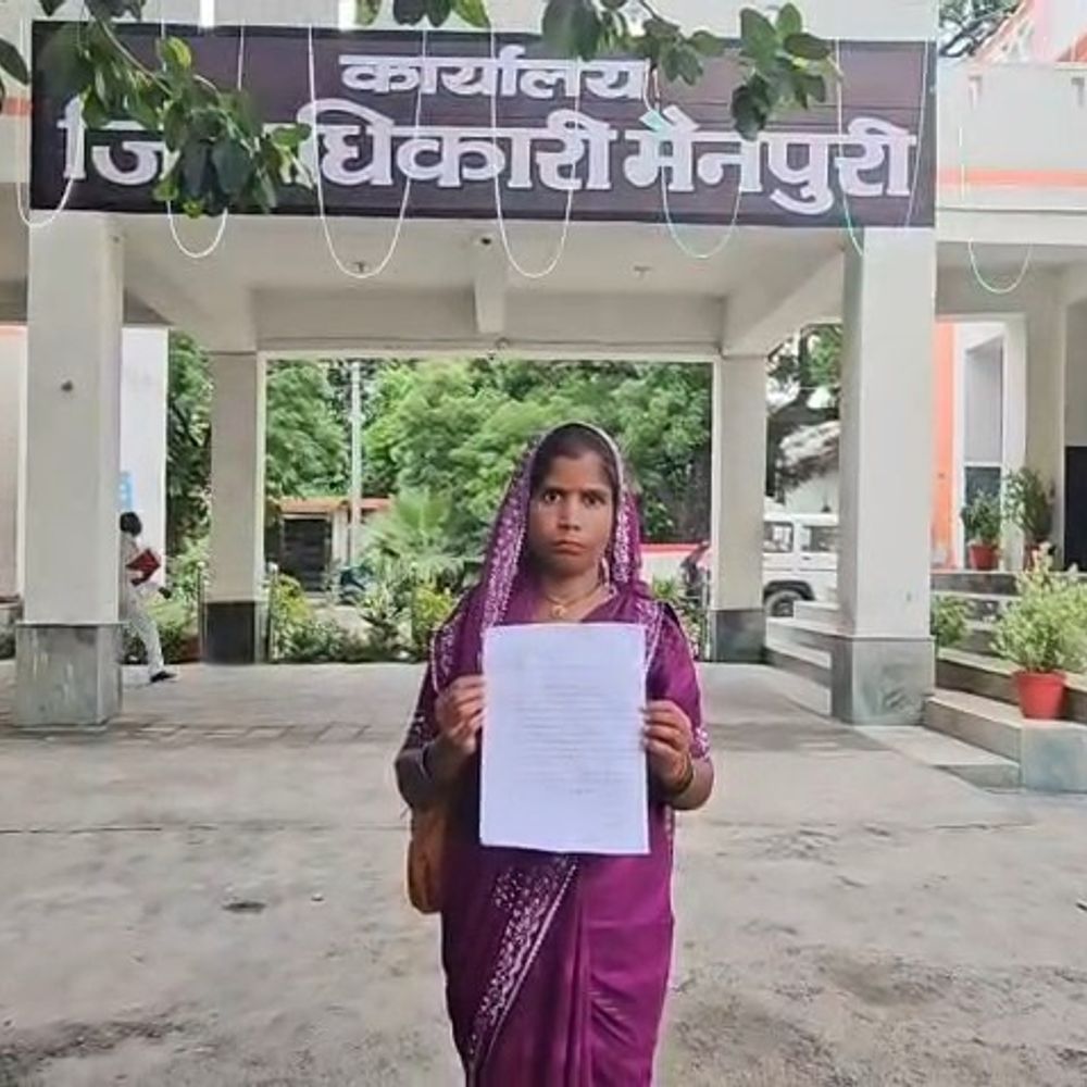 दिव्यांग महिला की जमीन पर कब्जा किया:पड़ोसियों पर लगाया आरोप, अधिकारी के कहने पर भी नहीं हटाया