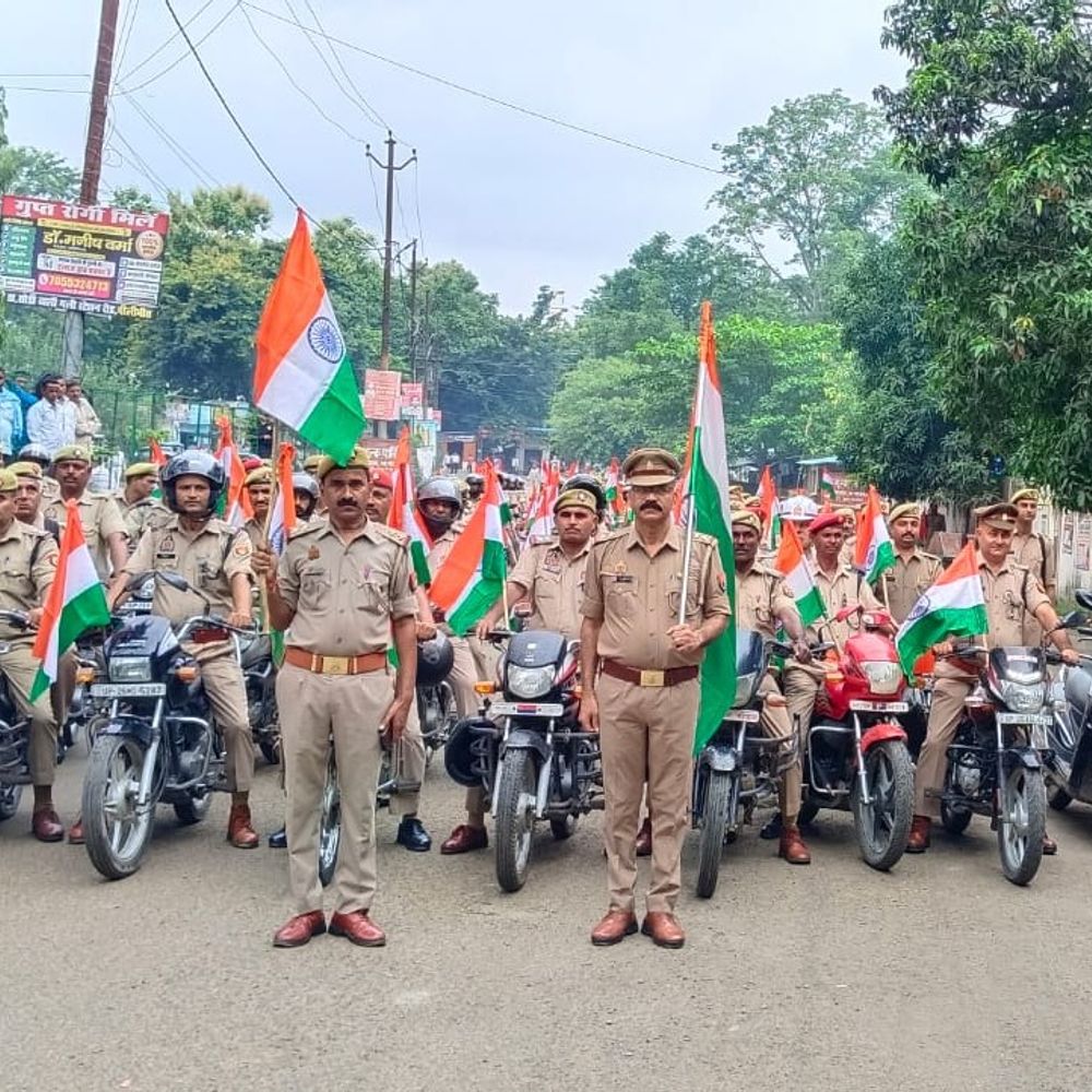 होमगार्ड्स ने निकाली तिरंगा बाइक रैली:पीलीभीत में स्वतंत्रता दिवस से पहले शहर में गूंजे देशभक्ति के नारे
