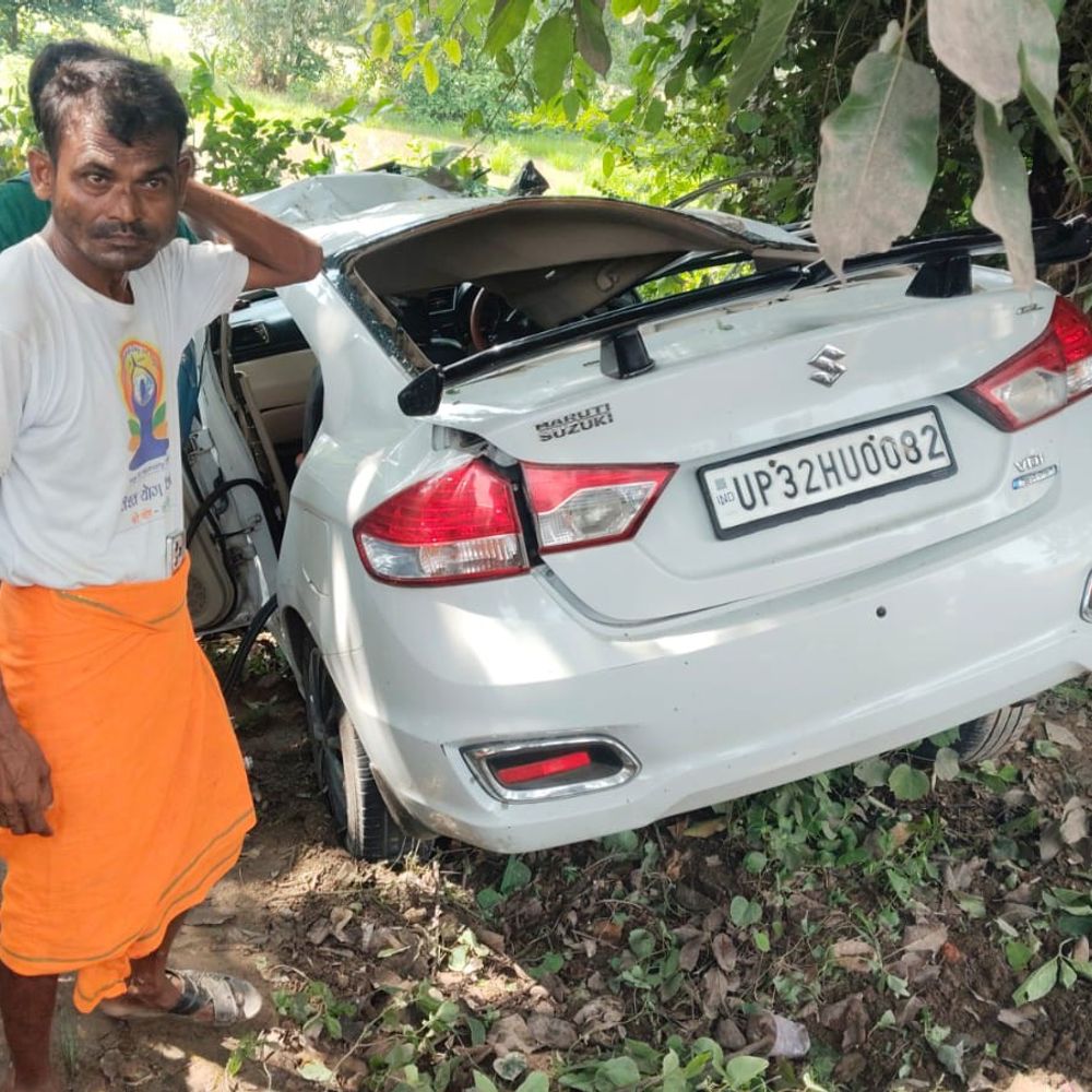 उन्नाव में डिवाइडर से टकराई कार, बीटेक छात्र की मौत:6 लोग सवार थे, दो की हालत गंभीर; सभी चंडीगढ़ यूनिवर्सिटी के स्टूडेंट थे
