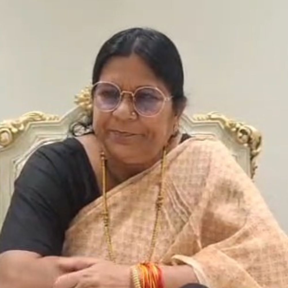 BJP विधायक सरिता भदौरिया ने गाली दी, VIDEO:इटावा में सपा वर्कर से बोलीं- सांसद, अध्यक्ष तुम्हारा, मेरे पास क्यों आए