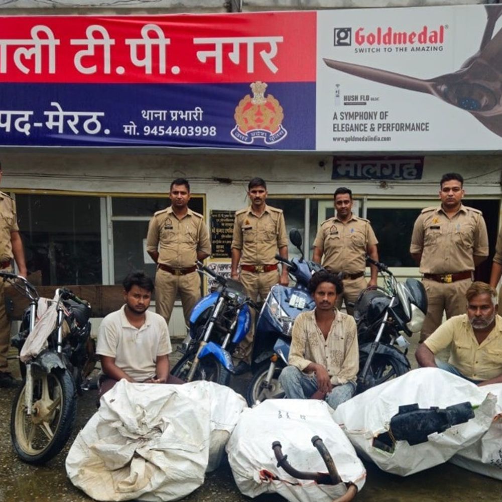 मेरठ में बाइक चोर गैंग गिरफ्तार:चोरी की बाइक 4 हजार में खरीदकर बेचते थे पार्ट्स, 3 पकड़े गए