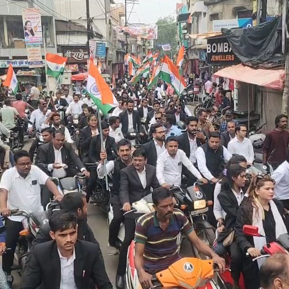 विदिशा में 'हर घर तिरंगा' अभियान की धूम:स्कूलों और अभिभाषक संघ ने निकाली तिरंगा यात्राएं
