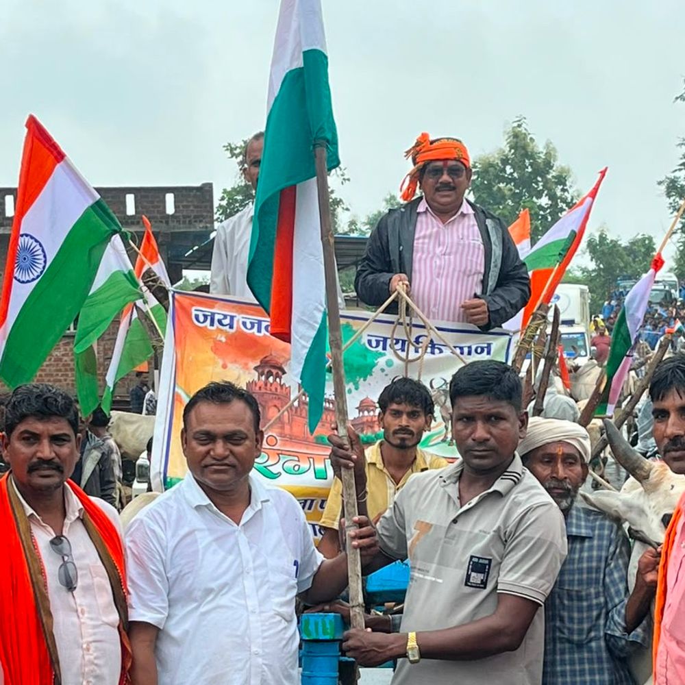 झाबुआ में तिरंगा यात्रा, किसान और हल का संगम:कालापीपल से भोयरा तक निकली, राष्ट्रभक्ति का संदेश दिया