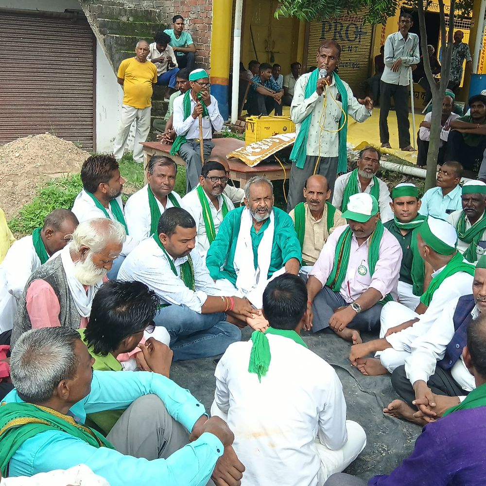फतेहपुर में टोल प्लाजा पर भाकियू टिकैत का धरना:तिरंगा यात्रा रोकने और किसानों पर मुकदमे का विरोध; महापंचायत की चेतावनी