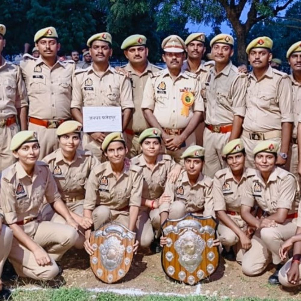 फतेहपुर पुलिस ने जीतीं दो शील्ड:शूटिंग और एलार्म एफिशिएंसी रेस प्रतियोगिता में किया शानदार प्रदर्शन