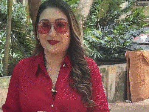 'बेटी की उम्र की लड़की के साथ घूम रहा है':गोविंदा पर भड़कीं पत्नी सुनीता आहूजा; बोलीं- शर्म आनी चाहिए, शुगर डैडी बन गया