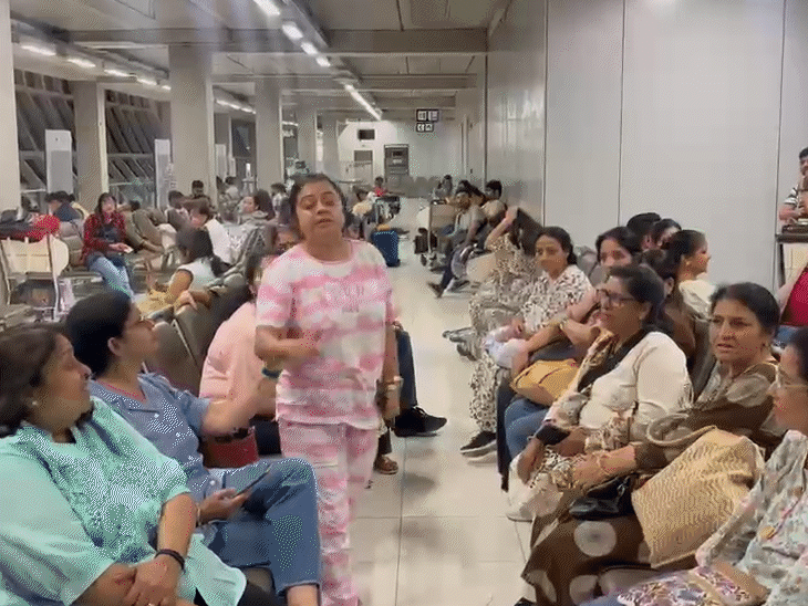 
                 बैंकॉक में 28 घंटे से फंसे भारत के 200 लोग:एयर इंडिया की फ्लाइट से वापस लौटना था; तकनीकी खराबी आई 
            