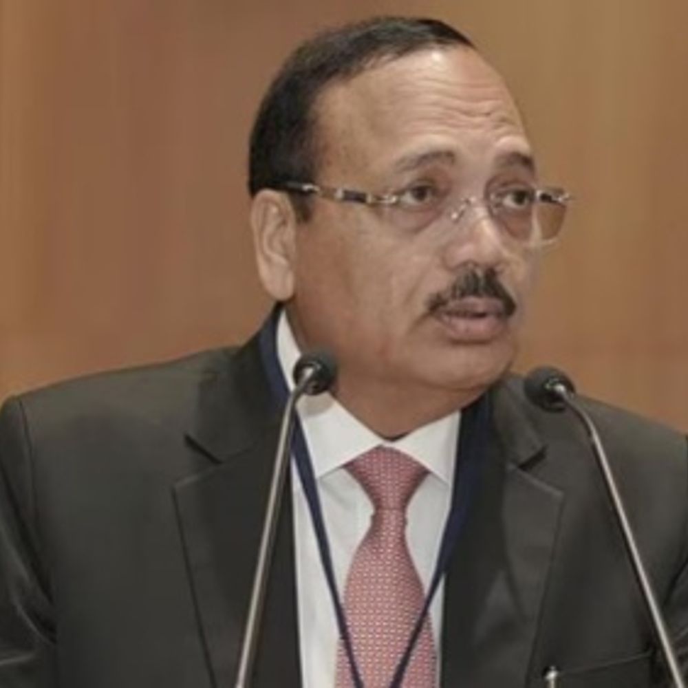 
                 हैदराबाद में यूनिवर्सिटी छात्रों के विरोध पर सुप्रीम कोर्ट सख्त:CJI बोले- ये छात्रों और मेरे बीच की बात, बार काउंसिल कौन होता है दखल देने वाला 
            