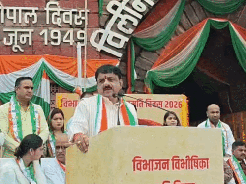 
                 "पाकिस्तान-चीन से भोपाल के कई एनजीओ लेते हैं फंड":विभाजन विभीषिका दिवस पर भोपाल सांसद बोले- जनता को पता चलना चाहिए विदेश से कितना पैसा आया 
            