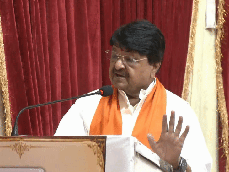 
                 मंत्री विजयवर्गीय बोले-मुझे 2 हजार लोगों ने घेर लिया था:इंदौर में कहा- पश्चिम बंगाल का प्रभारी था, तब वहां की सरकार घुसपैठियों को बुलाती थी 
            