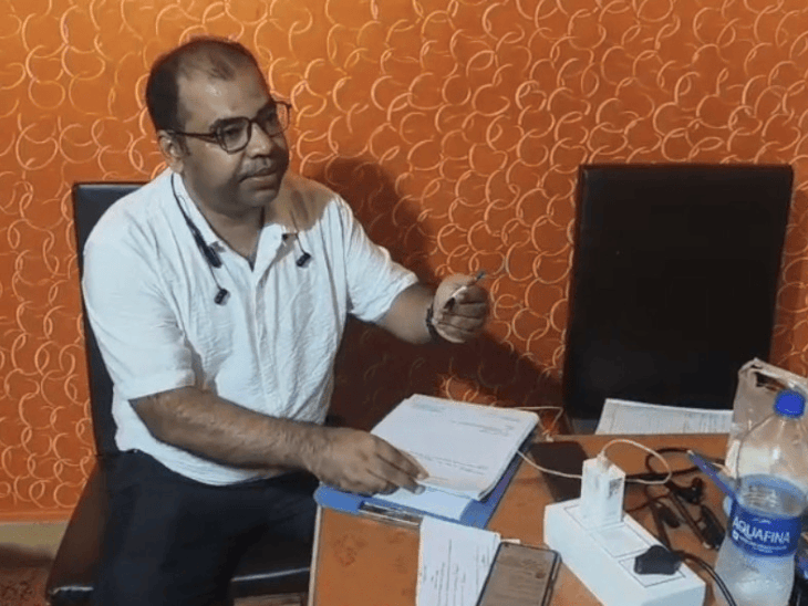 चाउमीन में कीड़ा मिलने की शिकायत पर रेस्टोरेंट में छापा:सतना में चाउमीन-पनीर के सैंपल लिए, डेयरी से दूध-खोवा के नमूने भी जांच के लिए भेजे