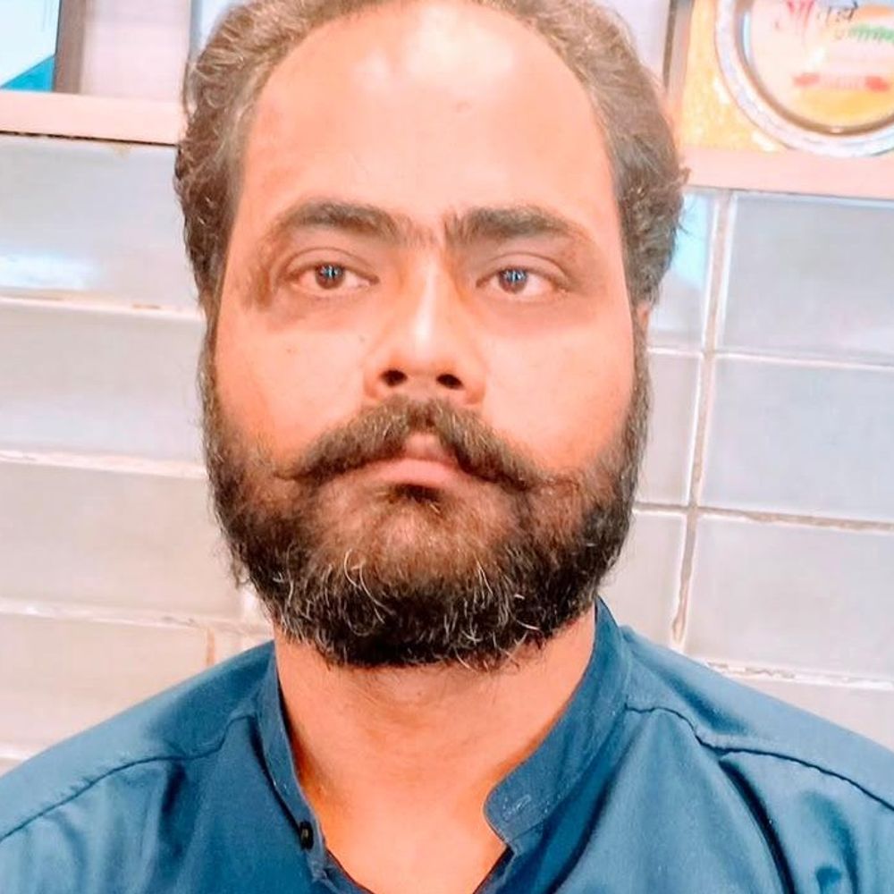 वाराणसी में अवैध संबंधों में तांत्रिक की पीट-पीटकर हत्या:पत्नी के साथ देखा तो स्क्रूड्राइवर से गोदा, मां-पत्नी ने हाथ में टैटू देखकर पहचाना