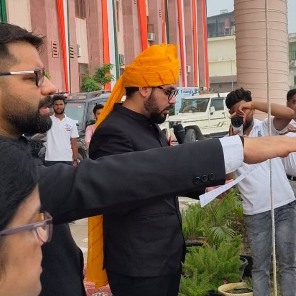 मथुरा नगर निगम में स्वतंत्रता दिवस मनाया गया:नगर आयुक्त ने ध्वजारोहण कर दिलाई शपथ, सांस्कृतिक कार्यक्रम भी हुए