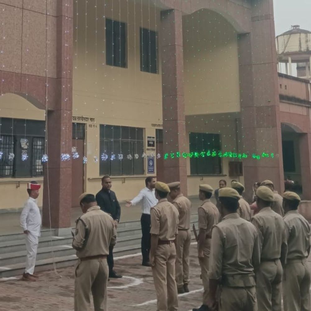 घाटमपुर में स्वतंत्रता दिवस समारोह:तहसील सिविल कोर्ट समेत विभिन्न सरकारी दफ्तरों में ध्वजारोहण, हर तरफ देश भक्ति गीतों की गूंज