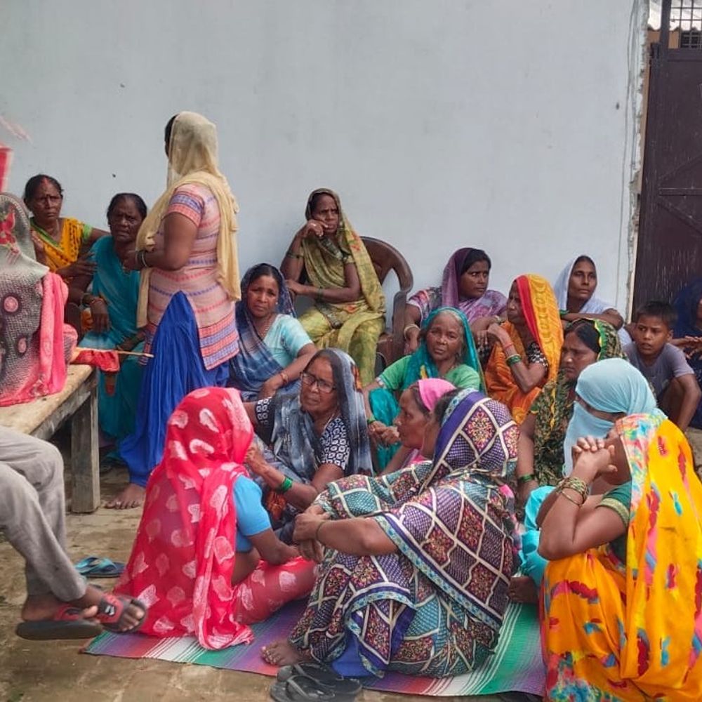 दामाद ने पत्नी के सामने ससुर को मार डाला:लखीमपुर में घर के अंदर चाकू से ताबड़तोड़ वार किया, बचाने दौड़ी पत्नी भी घायल
