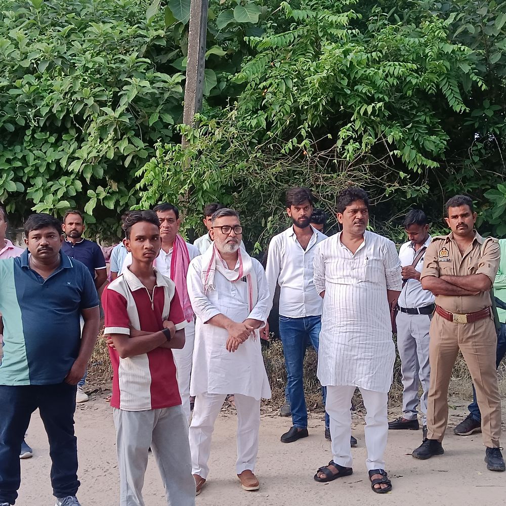 बिजलीकर्मी का शव कमरे में फंदे से लटका मिला:पत्नी मायके में रह रही थी, पिता ने देखा तो चीख पड़े