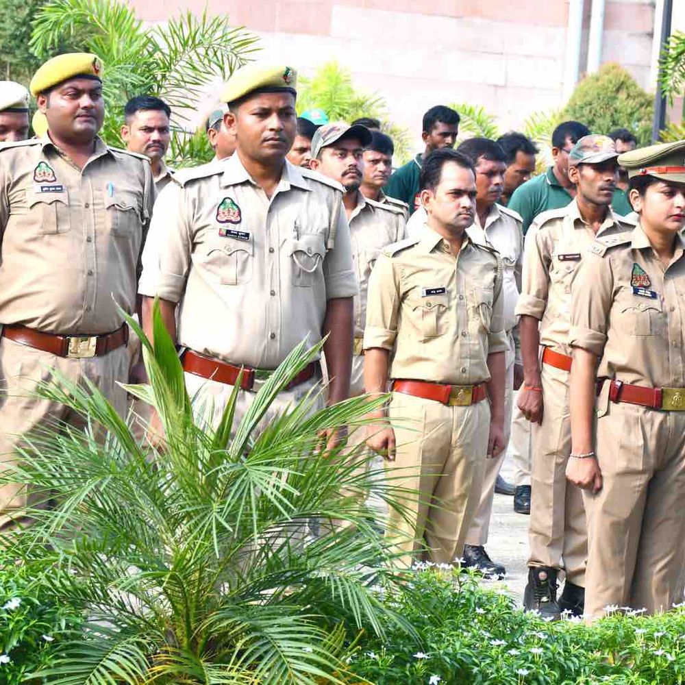 गोरखपुर चिड़ियाघर में धूमधाम से मना 80वां स्वतंत्रता दिवस:निदेशक ने फहराया तिरंगा, अधिकारियों-कर्मचारियों ने लिया राष्ट्रसेवा का संकल्प