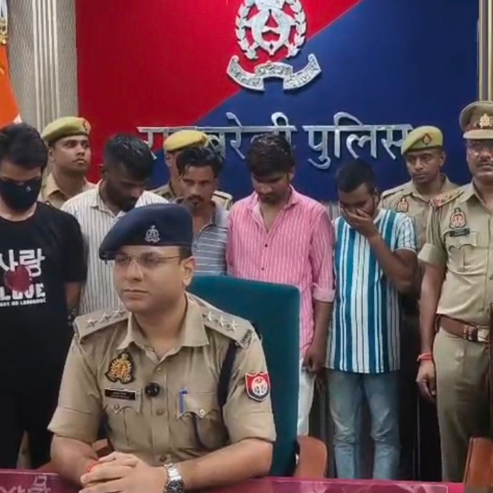 साइबर-ठगी के लिए फर्जी खाते उपलब्ध कराने वाला गिरोह पकड़ा:रायबरेली पुलिस ने 8 आरोपियों को किया गिरफ्तार, कई दस्तावेज बरामद
