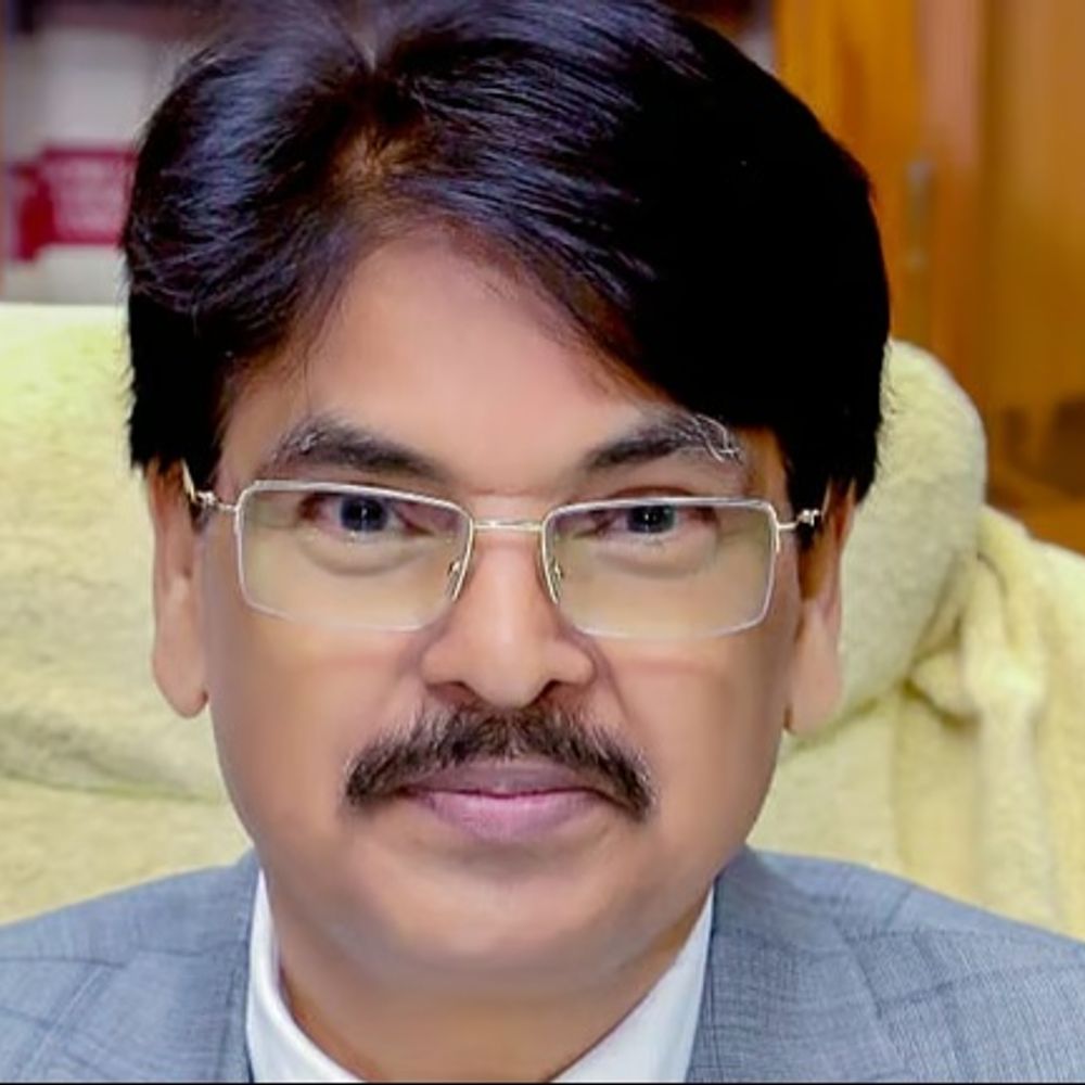 
                 बार काउंसिल अध्यक्ष ने हैदराबाद यूनिवर्सिटी स्टूडेंट्स से माफी मांगी:स्वतंत्रता दिवस पर लेटर भेजा; कल CJI सूर्यकांत ने फटकार लगाई थी 
            