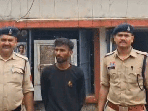 सचिन तेंदुलकर-निर्मला सीतारमण के नाम पर 45 लाख ठगे:दुर्ग में रिटायर्ड BSP कर्मचारी ने फर्जी निवेश में गंवाए रुपए; 9वीं फेल आरोपी अरेस्ट