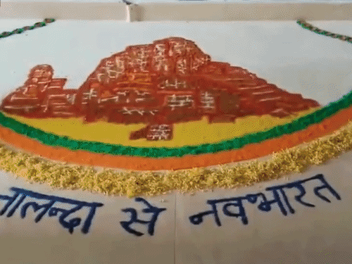 नालंदा यूनिवर्सिटी- 35 देशों के छात्रों के साथ स्वतंत्रता दिवस:कुलपति ने फहराया तिरंगा, बोले- स्टूडेंट्स किताबी, अकादमिक गतिविधियों तक सीमित न रहें