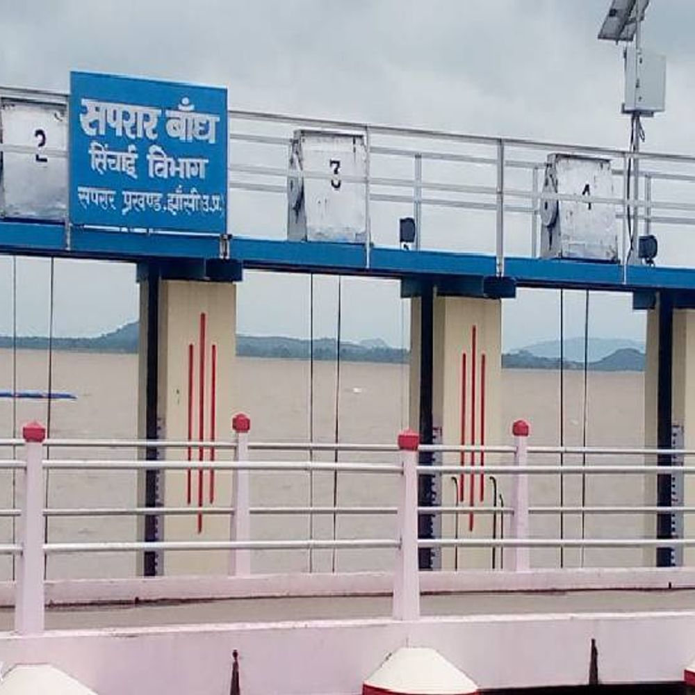 झांसी में 14 करोड़ से सपरार बांध का होगा रिनोवेशन:38 गेटों की मरम्मत होगी, बांध की मजबूती के लिए स्टोन बोल्डर और पिचिंग का काम