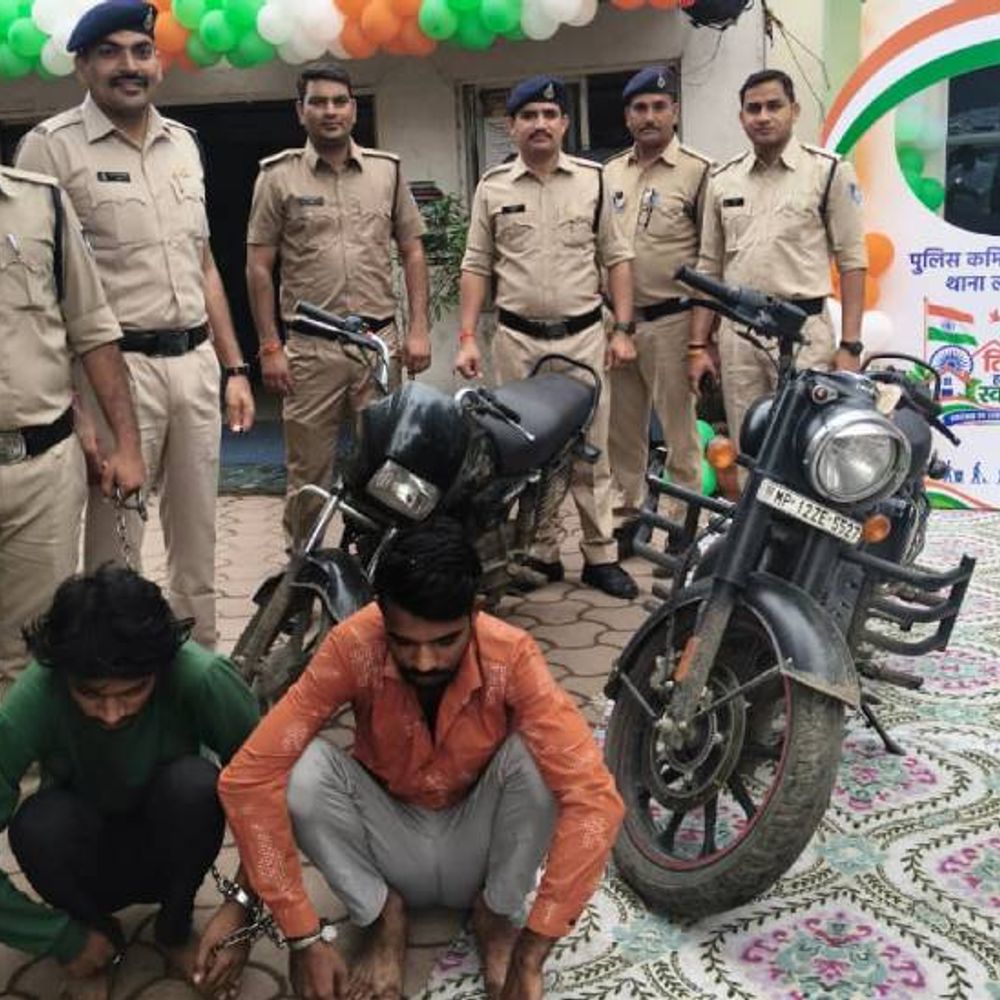 
                 इंदौर में वाहन चोर गैंग के 2 आरोपी गिरफ्तार:2.75 लाख की 2 बाइक बरामद; शौक पूरे करने के लिए करते थे चोरी 
            