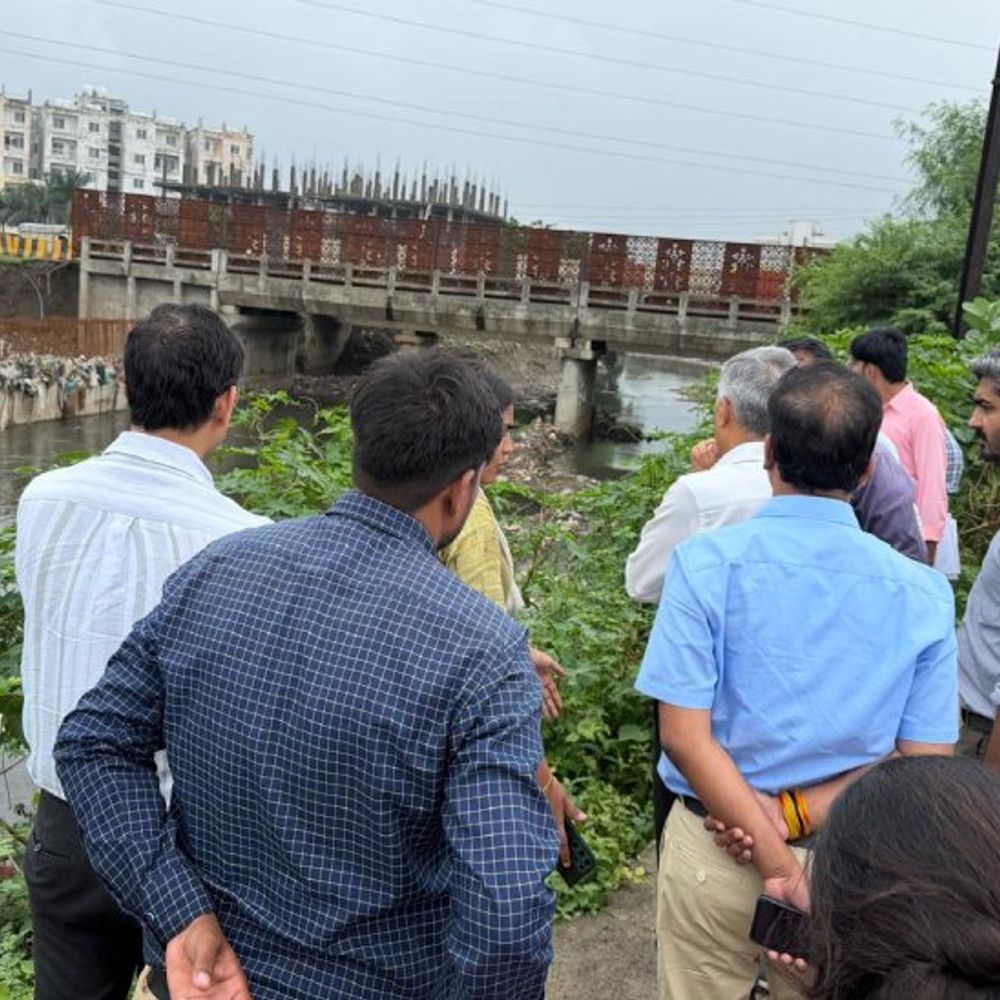 विकास में अड़चन; एसीएस ने किया निरीक्षण:10 लेन अयोध्या बायपास पर 5 किमी सीवर लाइन के लिए जगह नहीं... अमृत से खुदी सड़कों का रेस्टोरेशन भी धीमा