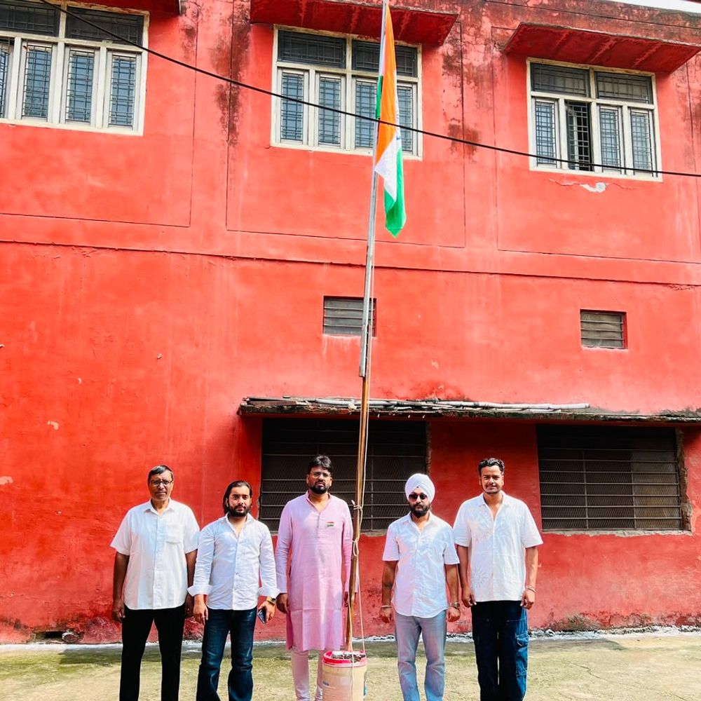 यूको बैंक ने हर्षोल्लास से मनाया 80वां स्वतंत्रता दिवस:शाखा प्रबंधक निखिल नंदन ने फहराया तिरंगा, गूंजे देशभक्ति के नारे