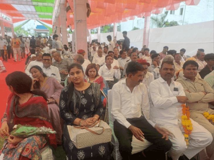 कांग्रेसियों का गौ-माता को राष्ट्रमाता का दर्जा दिलाने का संकल्प:2 हजार लोगों ने ज्ञापन पर हस्ताक्षर किए, बोले- राष्ट्रपति को भजेंगे