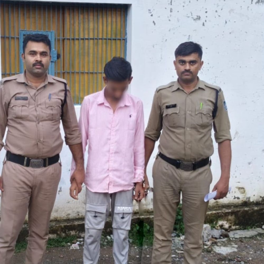 कट्टा लहराकर राहगीर को धमकाने वाला युवक गिरफ्तार:रीवा में पहले से दर्ज हैं 4 मामले;