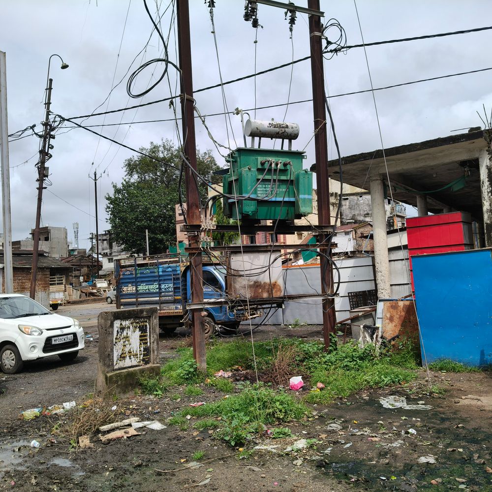 टिमरनी में सोमवार को 5 घंटे बिजली कटौती:रेलवे ओवरब्रिज निर्माण के लिए लाइन शिफ्टिंग और केबल कनेक्ट का काम होगा