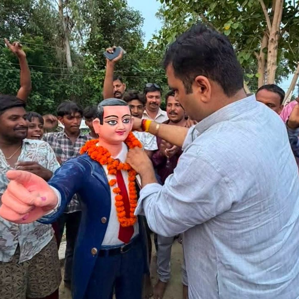 खलीलाबाद में बाबा साहेब की प्रतिमा स्थापित:विधायक अंकुर राज तिवारी ने किया अनावरण, ग्रामीणों की वर्षों पुरानी मांग पूरी