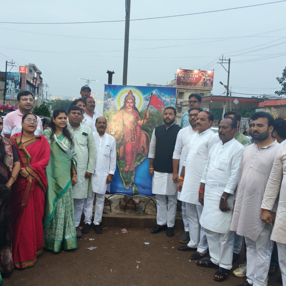 वंदे मातरम् के अपमान का आरोप भाजपा का प्रदर्शन:शिवपुरी में कैंडल मार्च निकालकर कांग्रेस से माफी की मांग